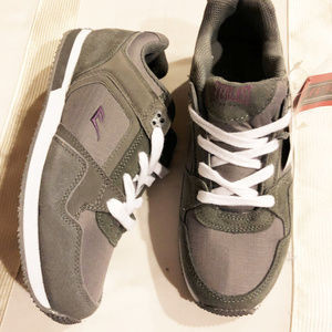 Shoes athletic womens new size 5M Everlast leather grey
